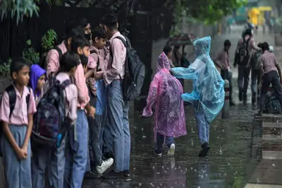 भारी बारिश के कारण स्कूल-कॉलेज बंद करने का फैसला, प्रशासन ने जारी किया आदेश